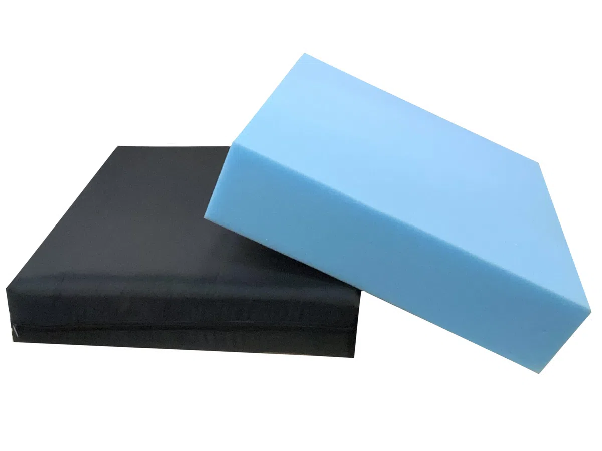 Cuscino antidecubito quadrato per sedia a rotelle - Ortopedico per coccige e zona lombare con rivestimento impermeabile e traspirante, imbottitura in schiuma HR Comfort.