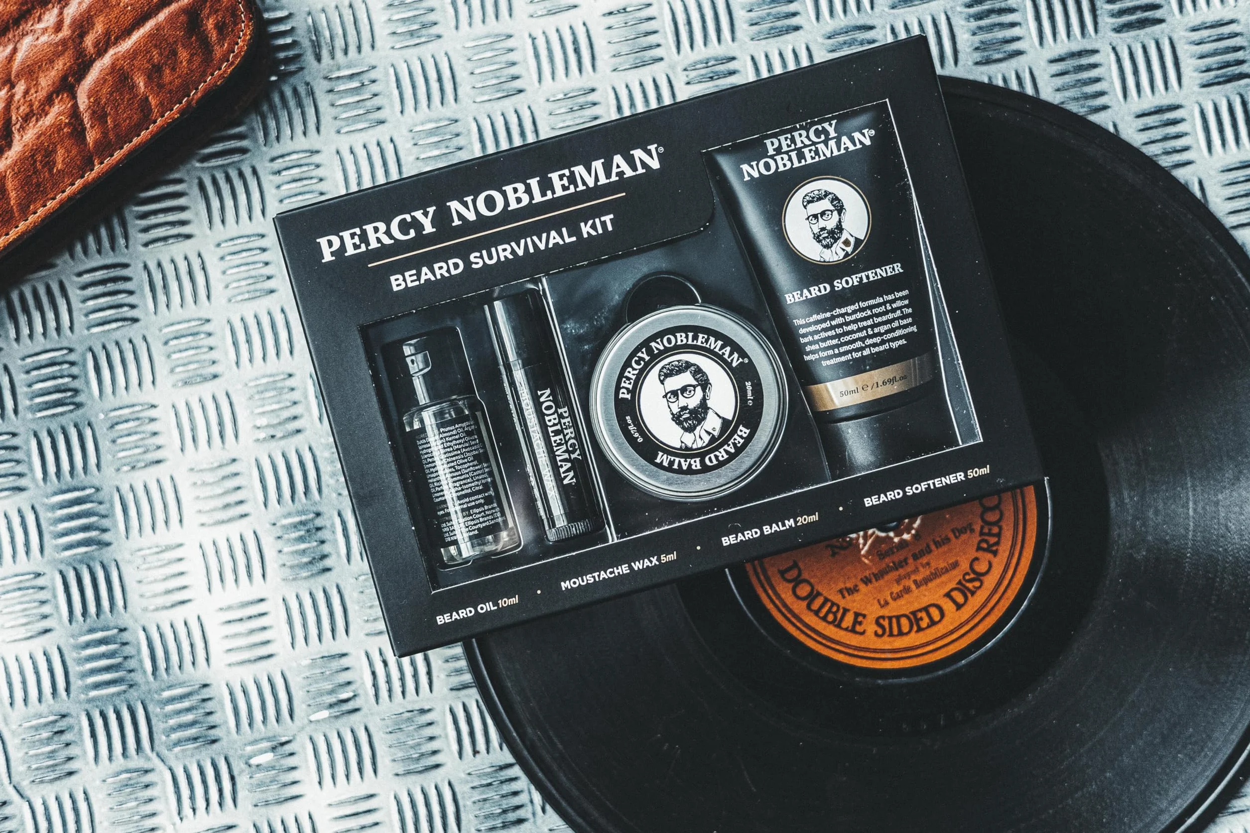 Percy Nobleman Kit per la Barba, un set per la cura della barba contenente un olio profumato per la barba, un balsamo per la barba, una cera per i baffi e un ammorbidente per la barba