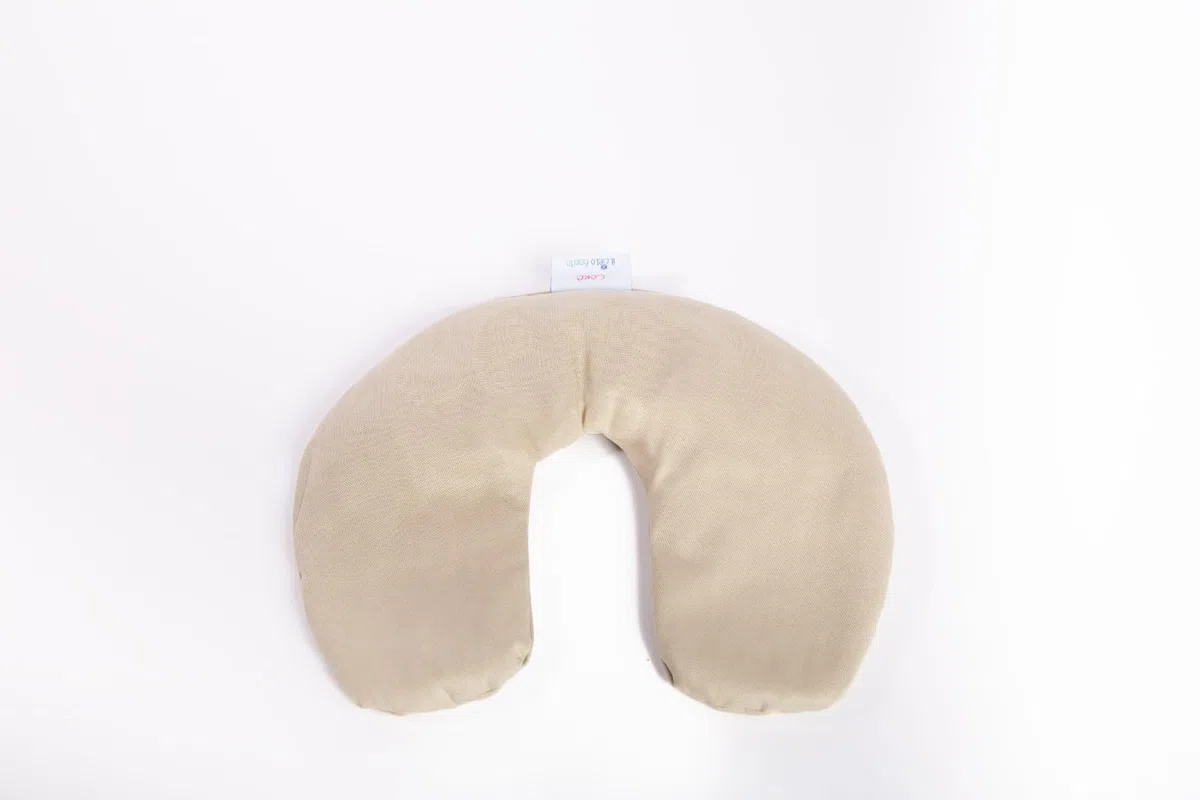 IL CIELO FIORITO – CORE, Cuscino Cervicale Riscaldante Noccioli di Ciliegia,100% Cotone, per Microonde, cm 35x13, gr.750, Linea Classica (Sabbia)
