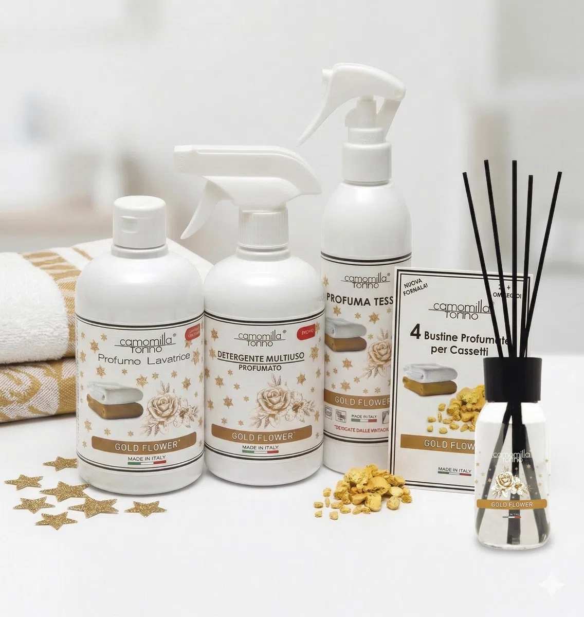 Camomilla Torino Set Gold Flower, Detergente Multiuso, Profuma Tessuti, Profumo Lavatrice, Diffusore con Bastoncini, 4 Bustine Profumate per Cassetti