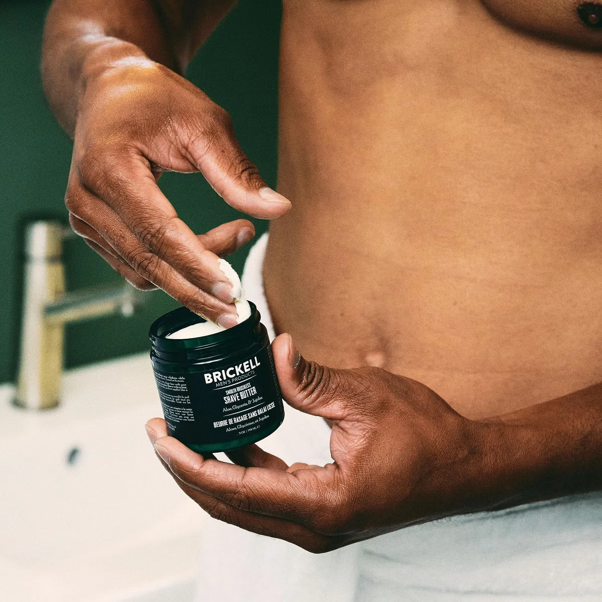 Brickell Men's Crema da barba liscia senza pennello per Uomo, Lozione da Barba Liscia Naturale e Biologica, 147ml, Naturale ed Organico, Non profumata