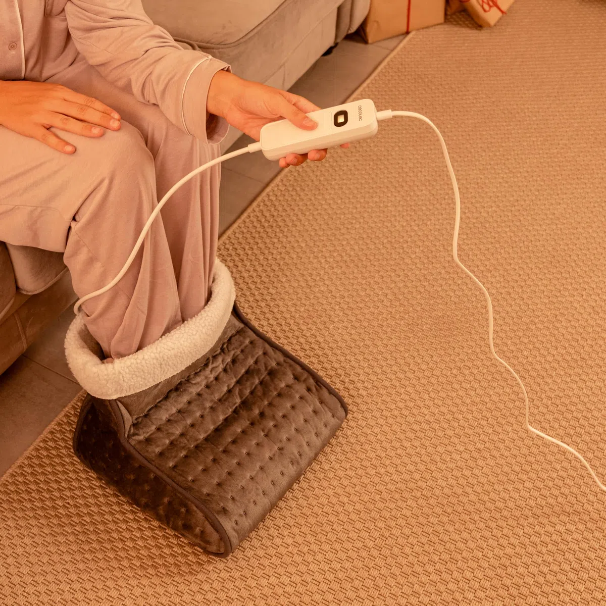 Cecotec Scaldapiedi elettrico - Scaldapiedi - HeatComfort FootWarmer. 100 W, spegnimento automatico, 3 livelli di temperatura regolabili, morbido e traspirante, protezione surriscaldamento