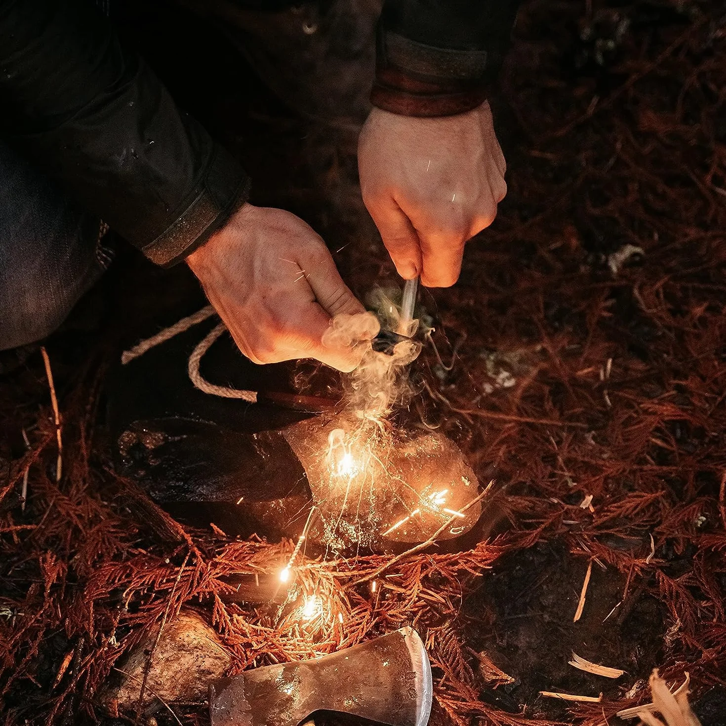 Kit di accensione del Fuoco, Kit di Sopravvivenza all'aperto, Include Diversi sistemi di accensione del Fuoco e fonti di acciarino di Emergenza, Perfetto per Il Campeggio e l'escursionismo
