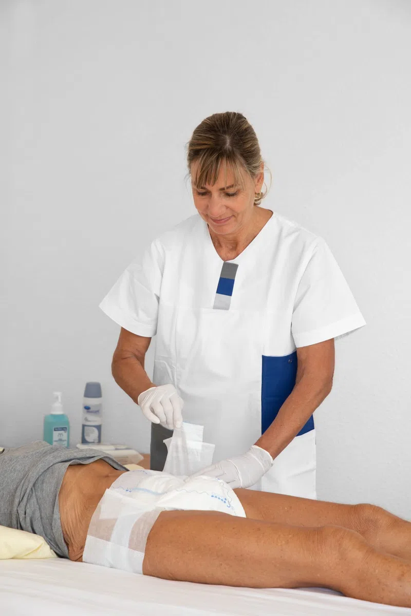 MoliCare Premium Elastic: pannoloni mutandina per incontinenza severa, per donne e uomini; 10 gocce, taglia L (circonferenza vita 115-145 cm), 14 pezzi