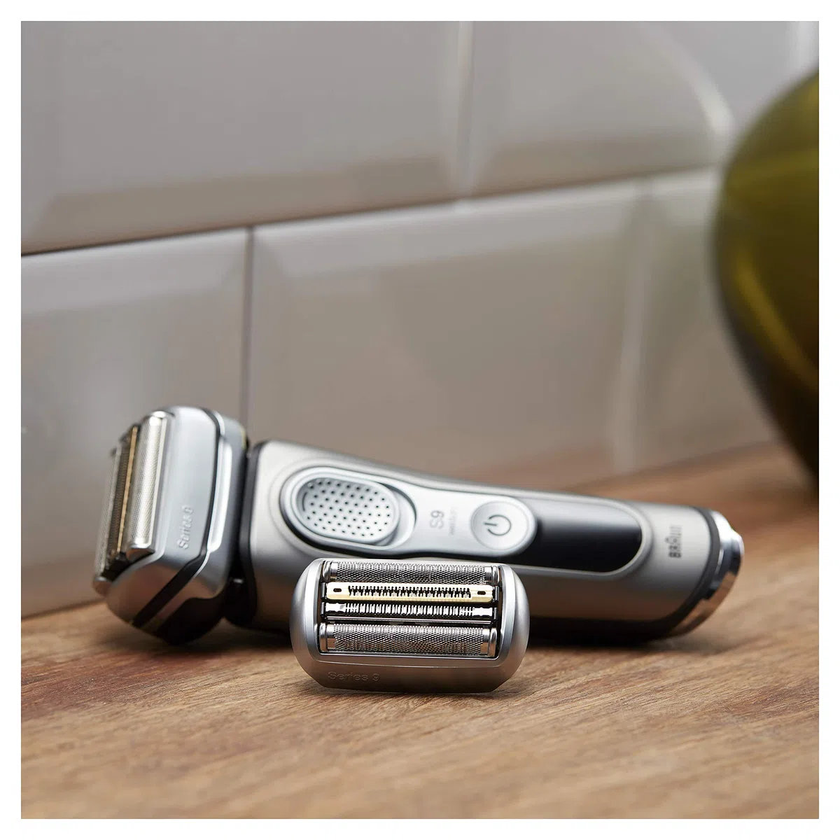 Braun Series 9, Rasoio Elettrico Uomo Testina di Ricambio, Compatibile con I Rasoi Series 9, Rasatura Ottima ed Efficiente, Lame Flessibili, Uso a Secco o Sotto Acqua, 92S Argento