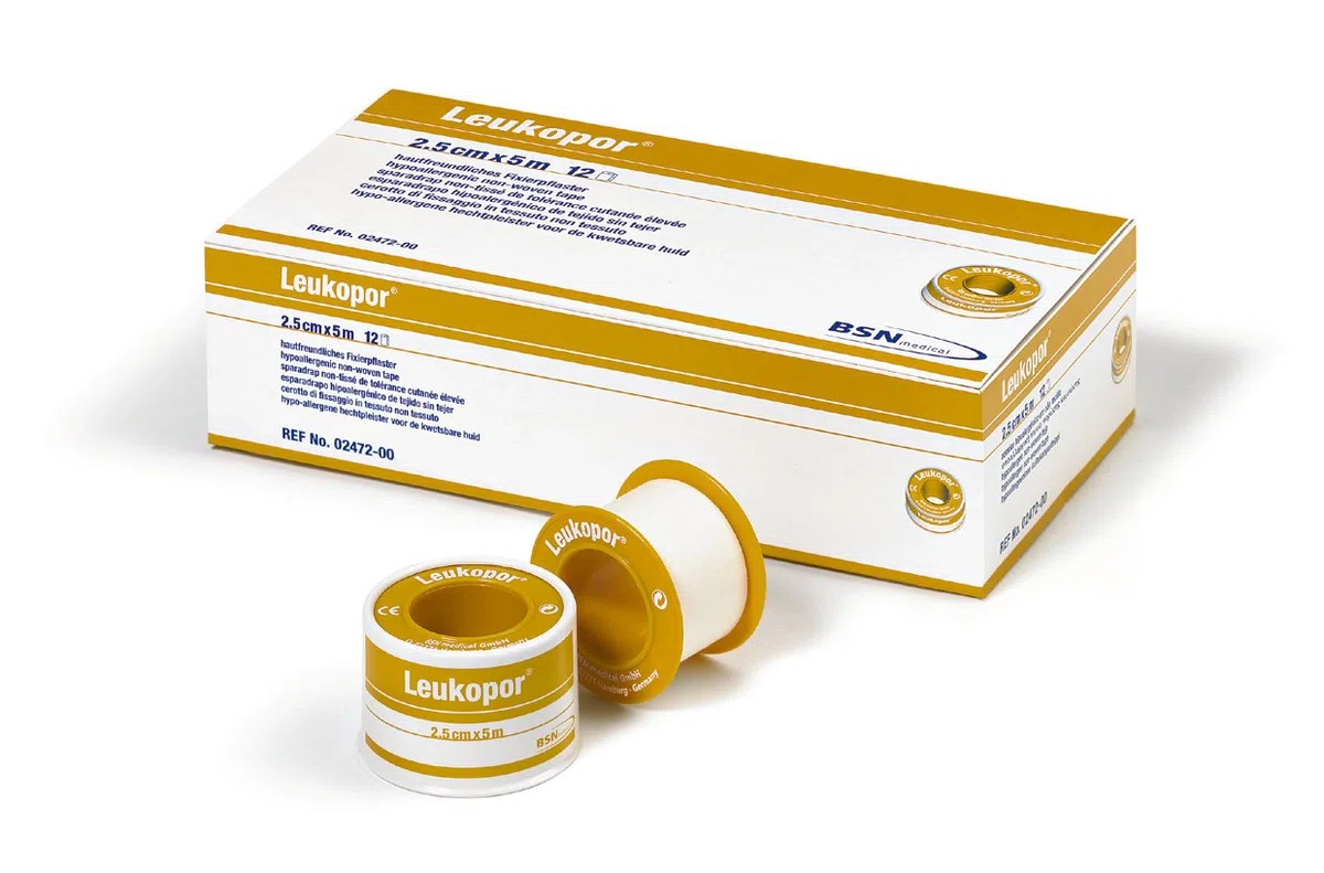 BSN medical - Leukopor, Cerotto Adesivo di Fissaggio in TNT, Medicazioni, Pelli Molto Sensibili, Colore Bianco, Misura 9,2 m x 5 cm, Confezione da 6 Rotoli