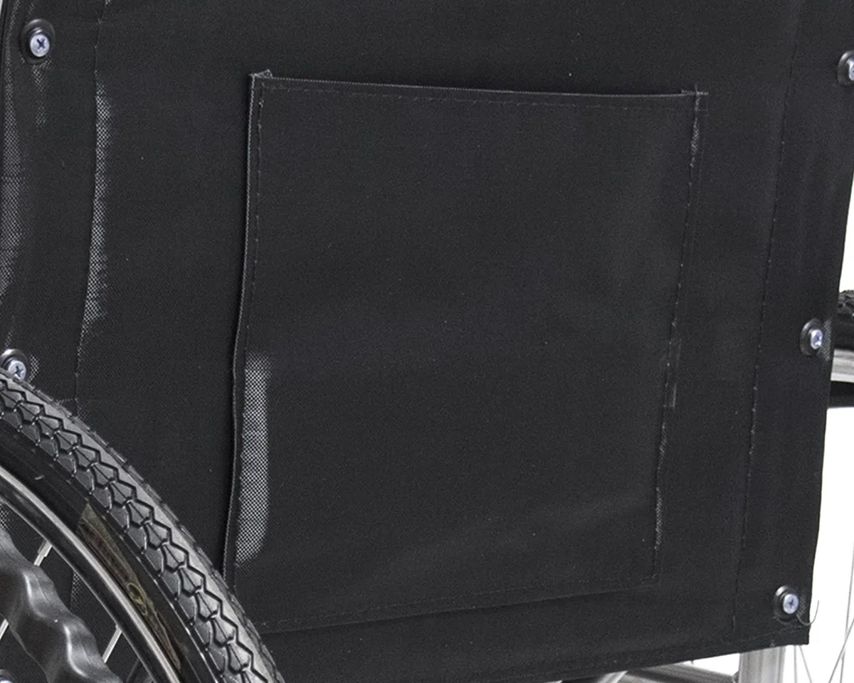 Sedia a Rotelle Pieghevole Leggera ad Autospinta, Carrozzina per Disabili ed Anziani con Braccioli e Poggiapiedi Estraibili, Cintura di Sicurezza, 85 x 69 x 91 cm Colore Nero e Argento