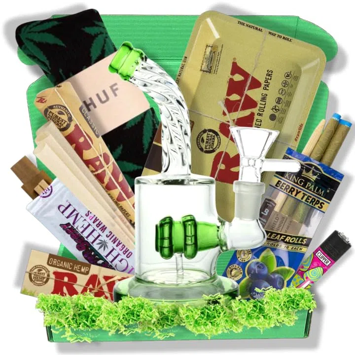 Smoke Box - Scatola fumatore - Confezione regalo - Accessori di consumo (Vassoio per Rollare Nero 24 x 15 cm, Grinder, Accendino, Stickers)