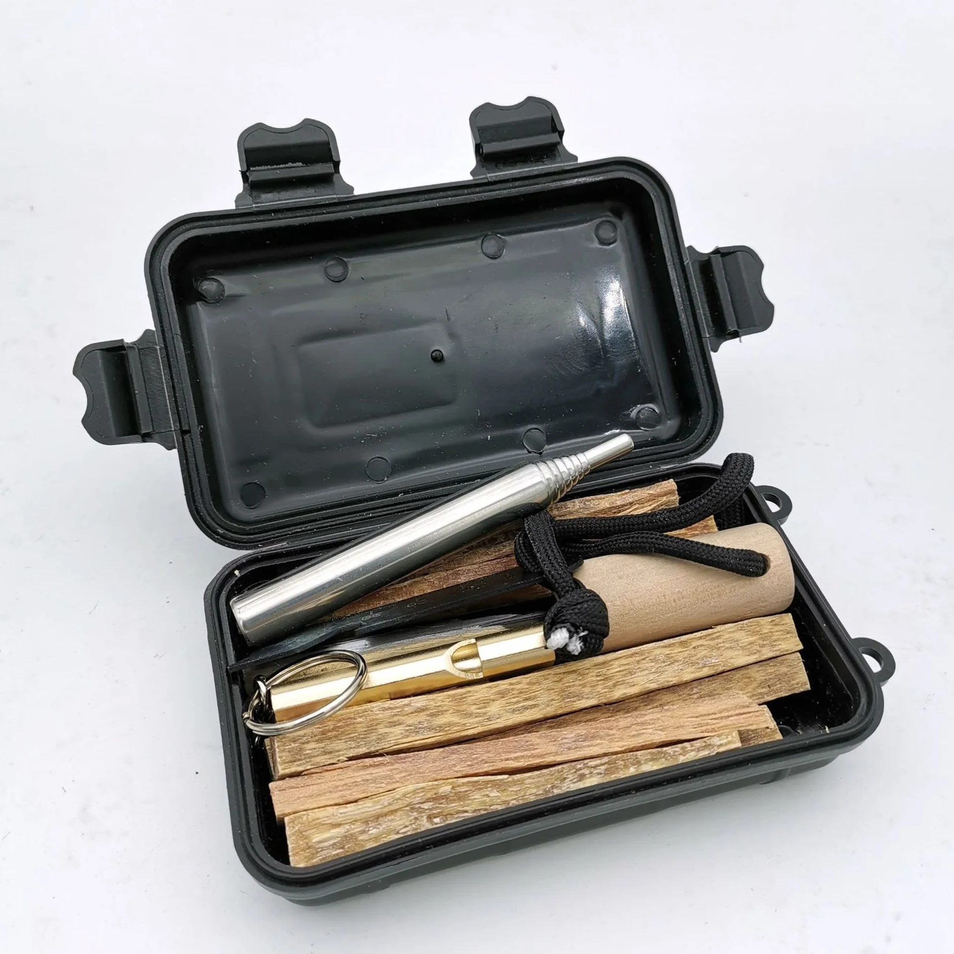 Kit di accensione del Fuoco, Kit di Sopravvivenza all'aperto, Include Diversi sistemi di accensione del Fuoco e fonti di acciarino di Emergenza, Perfetto per Il Campeggio e l'escursionismo