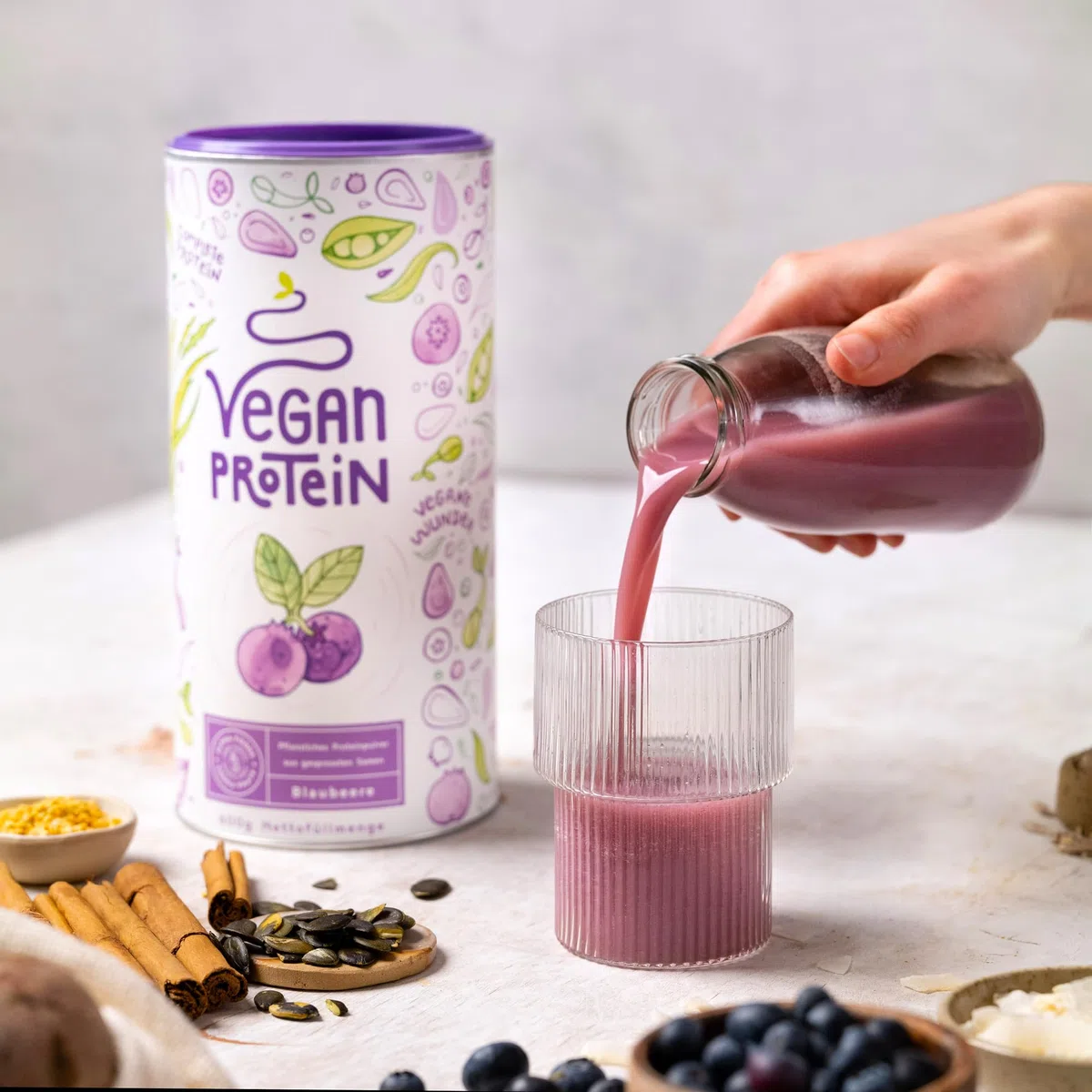 Proteine in Polvere Vegane | Gusto Mirtillo | 17g Proteine | Proteine Vegetali Isolate in Polvere di Pisello, Riso e Girasole | Massa Muscolare | 600g Vegan Protein Powder | Alpha Foods