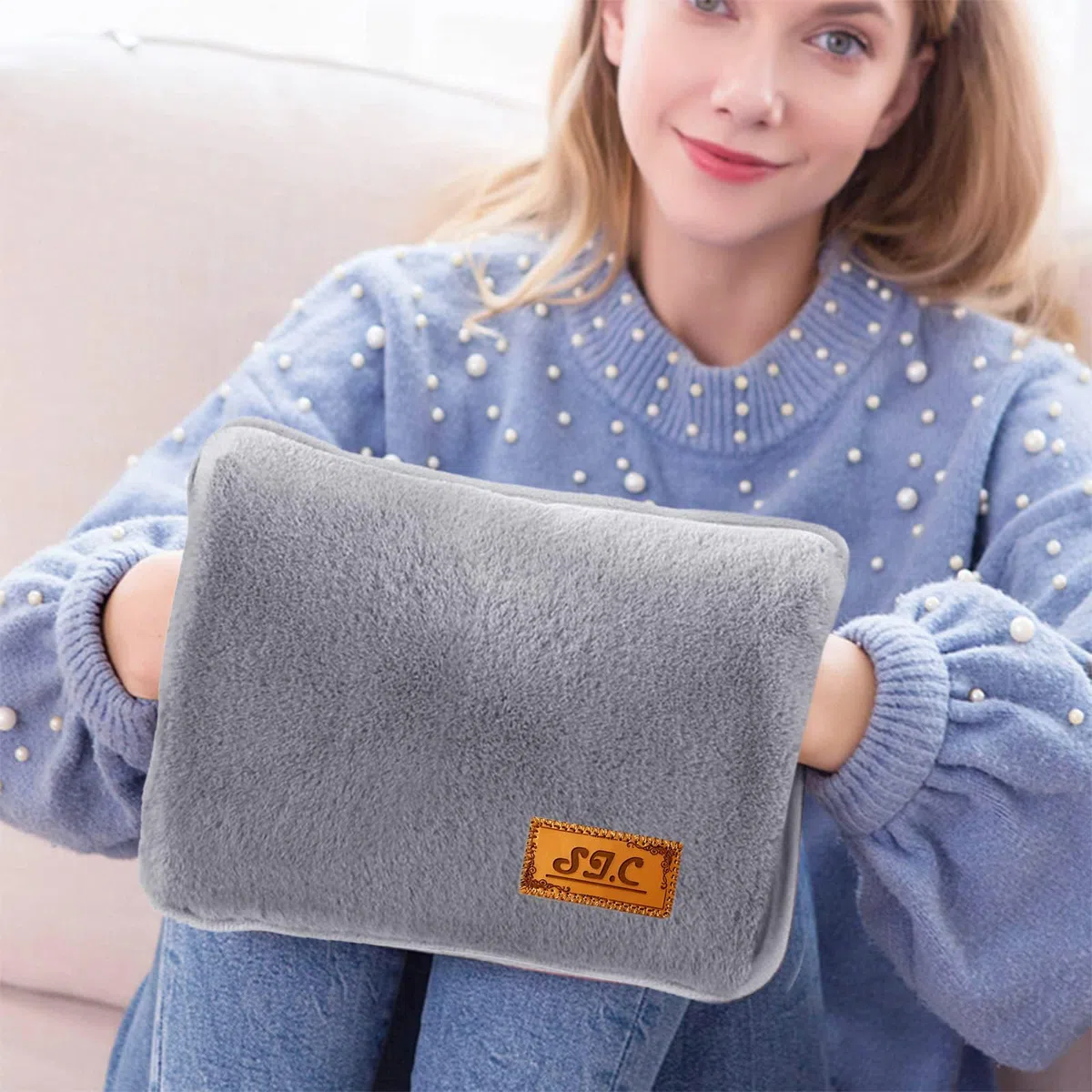 Borsa Acqua Calda Elettrica in Peluche; 500W, Scaldino Elettrico Scaldamani, Scalda Mani e Piedi in Casa, a Letto, per Giornate Fredde, Dolori Mestruali e Muscolari (Grigio)