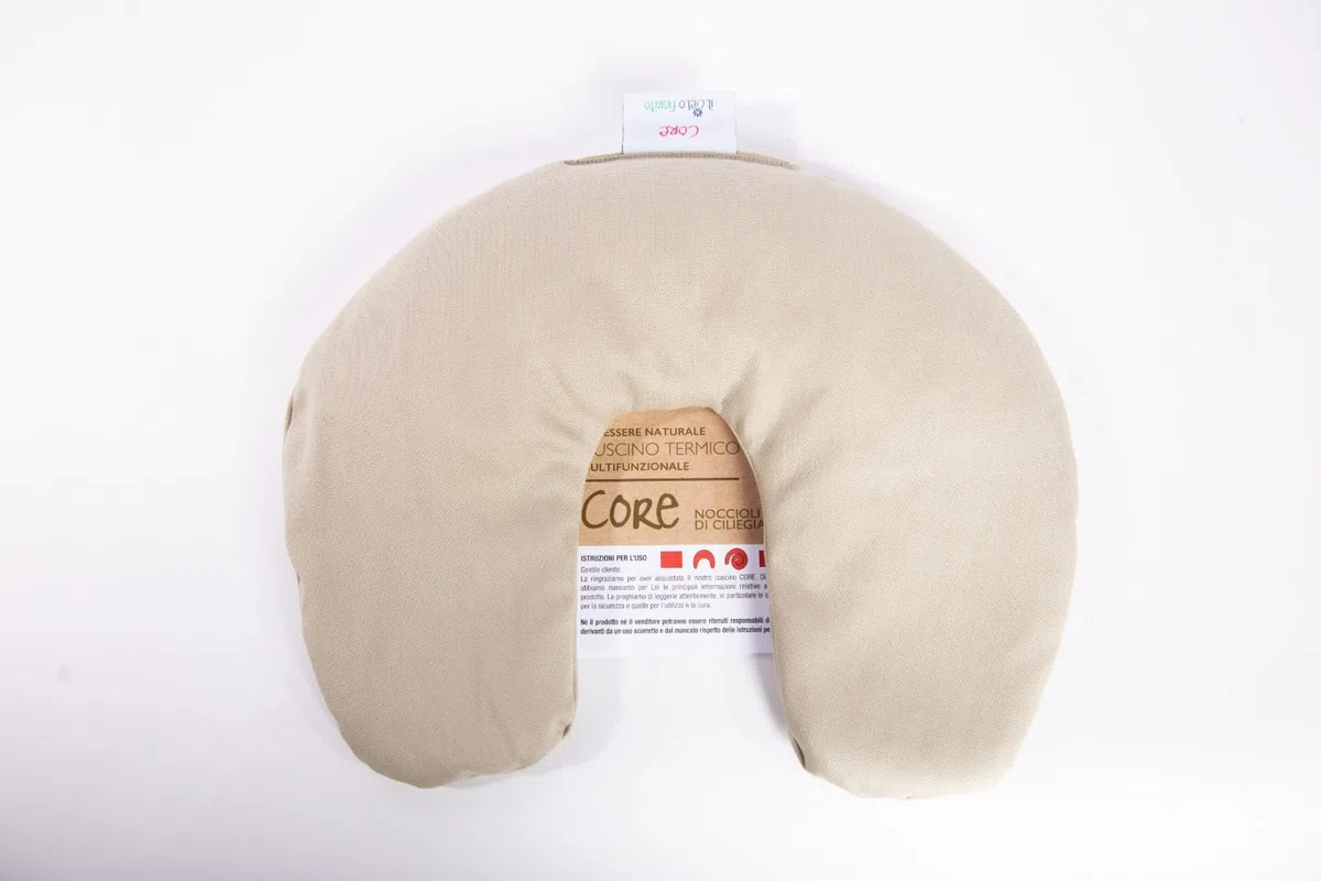 IL CIELO FIORITO – CORE, Cuscino Cervicale Riscaldante Noccioli di Ciliegia,100% Cotone, per Microonde, cm 35x13, gr.750, Linea Classica (Sabbia)