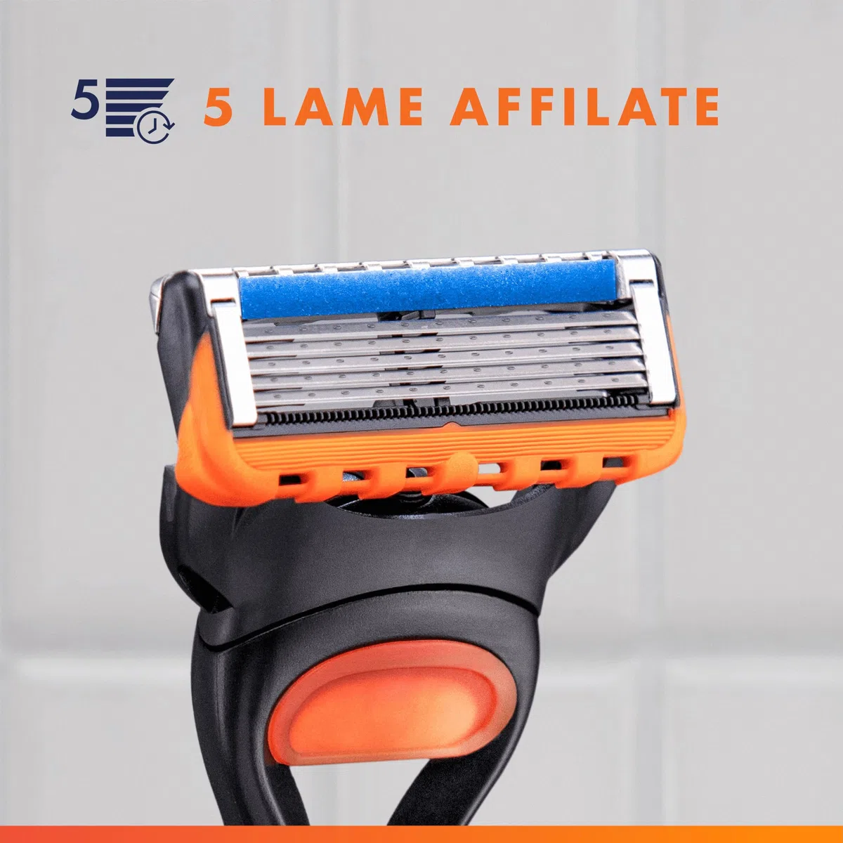 Gillette Rasoio Barba Manuale + 8 Lamette Gillette Fusion 5, LAMETTE DA BARBA Di Ricambio a 5 Lame e Rasoio Manuale Fusion 5, Rasatura Scorrevole con Striscia Lubrificante