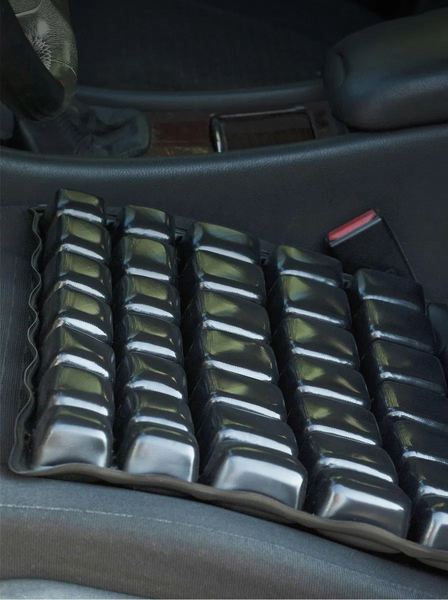 SPES Cuscino Antidecubito Nero - Cuscino Ortopedico per Sedia a Rotelle, Fodera Traspirante, Fondo Antiscivolo - Prevenzione Piaghe, Comfort per Sedute Prolungate, Sistema Auto-gonfiante