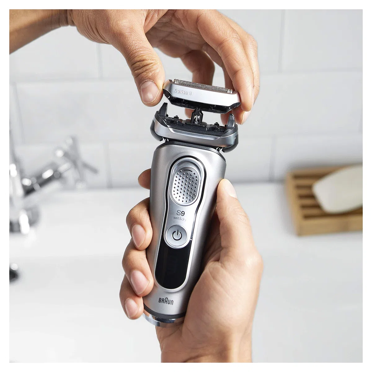 Braun Series 9, Rasoio Elettrico Uomo Testina di Ricambio, Compatibile con I Rasoi Series 9, Rasatura Ottima ed Efficiente, Lame Flessibili, Uso a Secco o Sotto Acqua, 92S Argento
