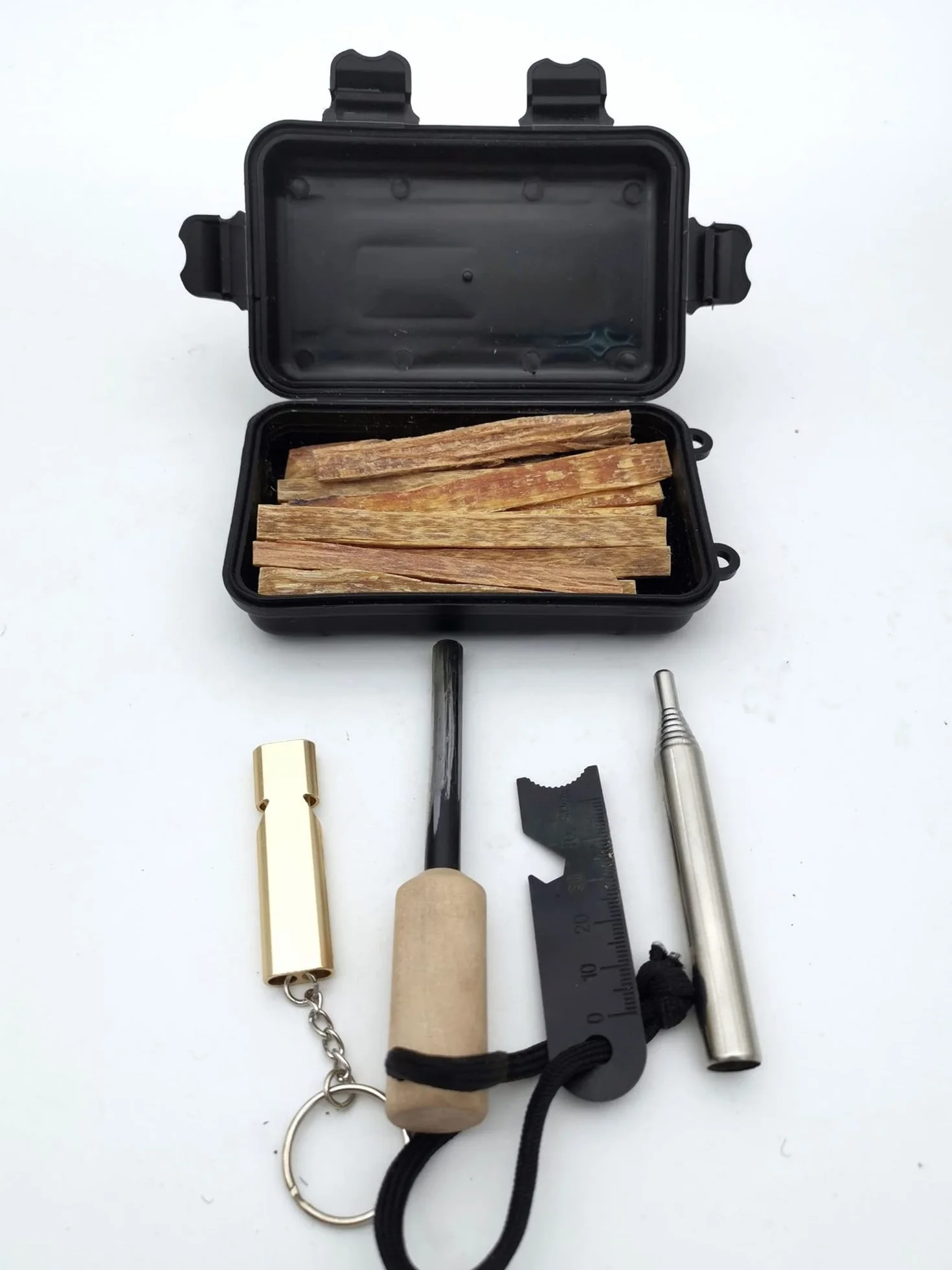 Kit di accensione del Fuoco, Kit di Sopravvivenza all'aperto, Include Diversi sistemi di accensione del Fuoco e fonti di acciarino di Emergenza, Perfetto per Il Campeggio e l'escursionismo