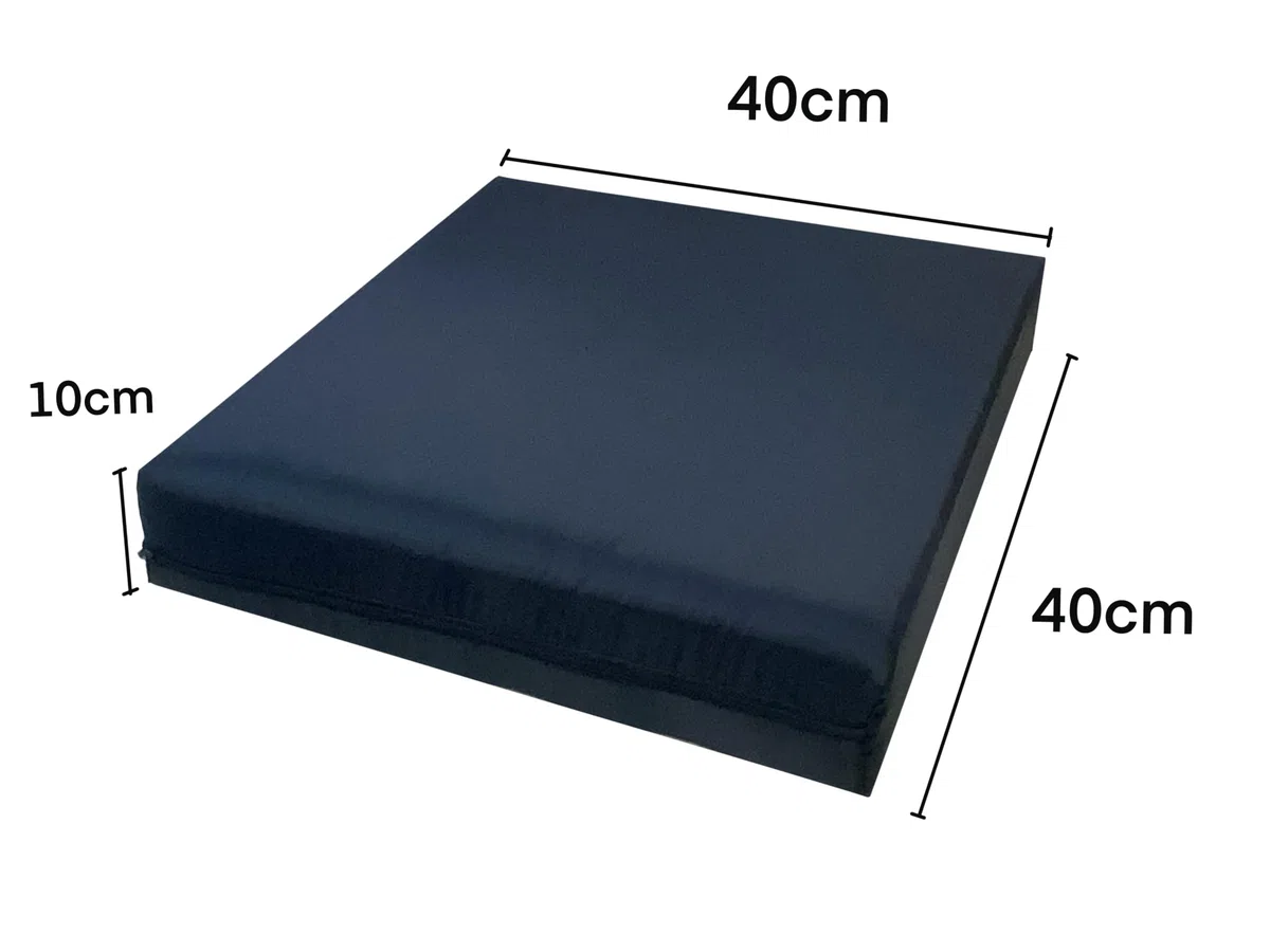 Cuscino antidecubito quadrato per sedia a rotelle - Ortopedico per coccige e zona lombare con rivestimento impermeabile e traspirante, imbottitura in schiuma HR Comfort.