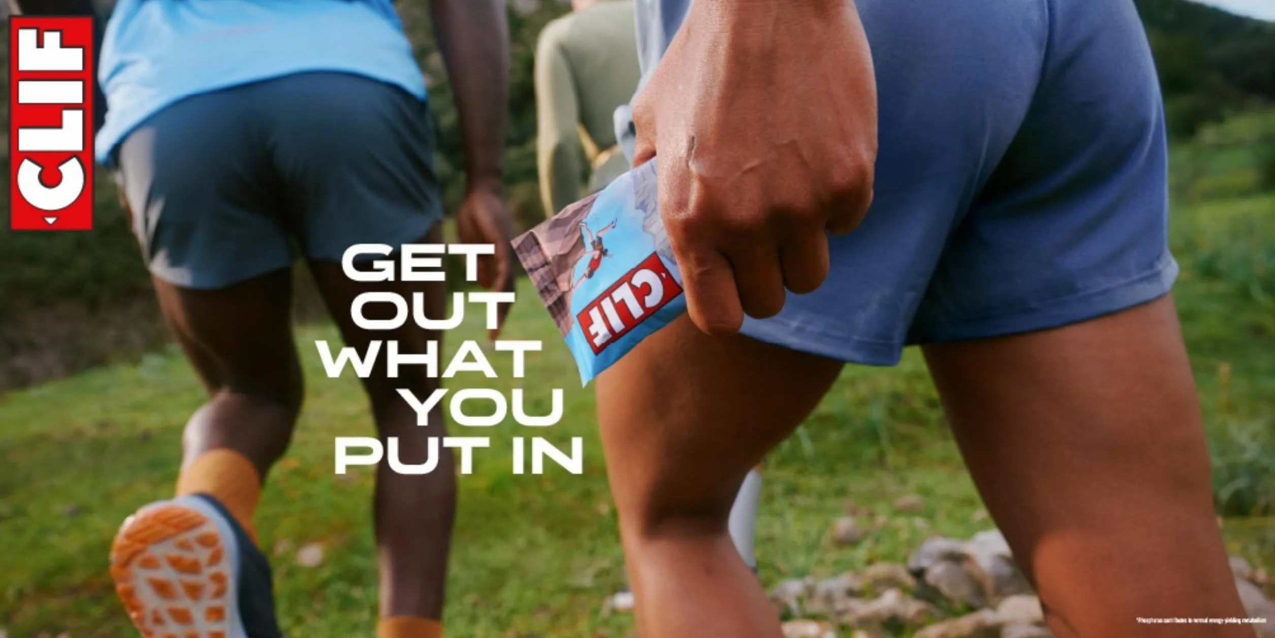 CLIF BAR | Barretta Energetica | Peanut Butter Banana Dark Chocolate | Barretta proteica vegetale per Corsa, Allenamento per maratone, Ciclismo e Sport di Resistenza | Snack Naturale | 12 x 68 g
