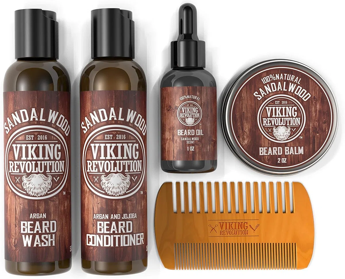 Viking Revolution - Kit Barba Uomo - Regalo Uomo - Ammorbidisce e Lenisce il Prurito, Include Detergente, Olio, Balsamo e Pettine Barba