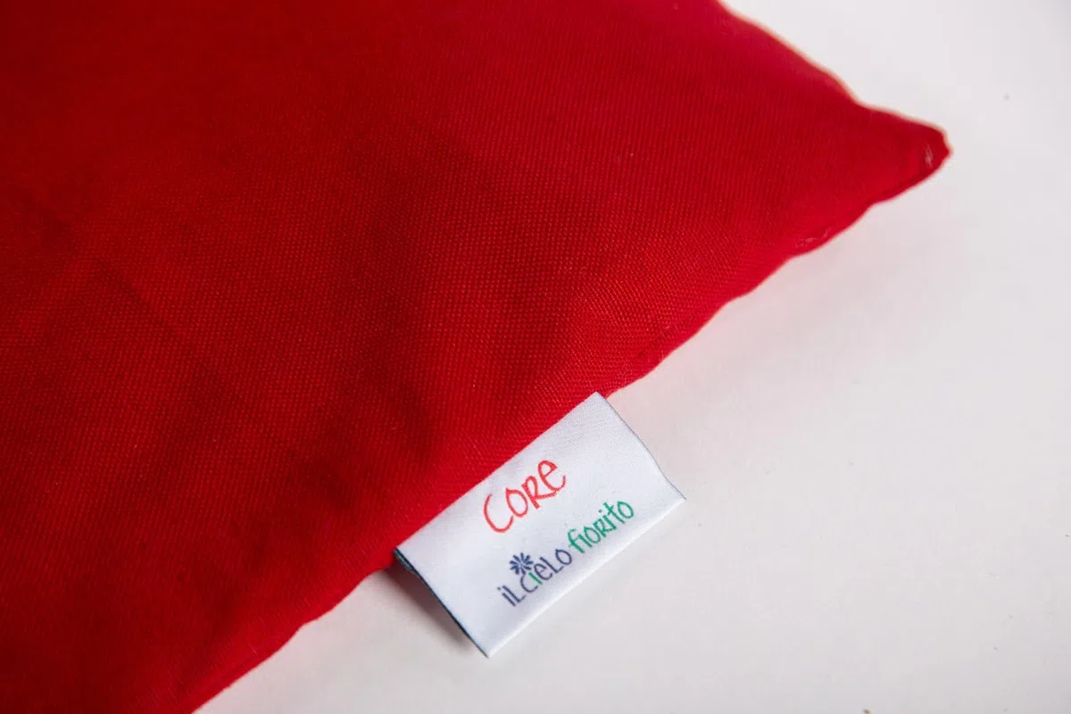 IL CIELO FIORITO Cuscino Termico con Noccioli di Ciliegia, Riscaldabile in Microonde, Cotone 100%, 30x22 cm, 650g, Linea Classica CORE (Rosso)