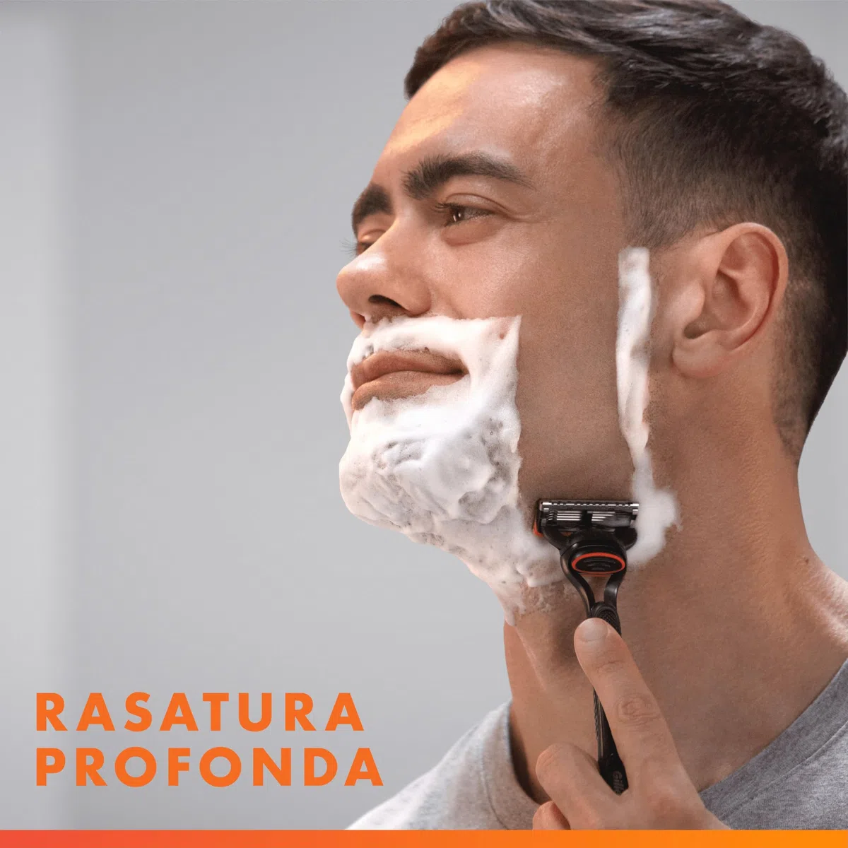 Gillette Rasoio Barba Manuale + 8 Lamette Gillette Fusion 5, LAMETTE DA BARBA Di Ricambio a 5 Lame e Rasoio Manuale Fusion 5, Rasatura Scorrevole con Striscia Lubrificante