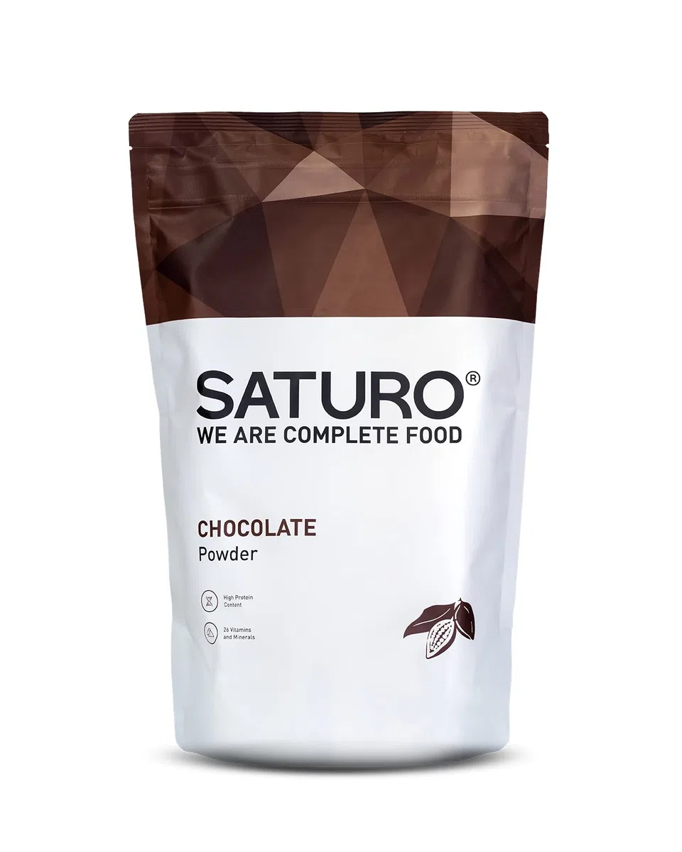 Saturo Sostituto del Pasto, Vegano, Cioccolato, Sazietà di Lunga Durata, Alto Contenuto di Proteine Energia e Performance, con 26 Vitamine e Nutrienti, 1,4 kg