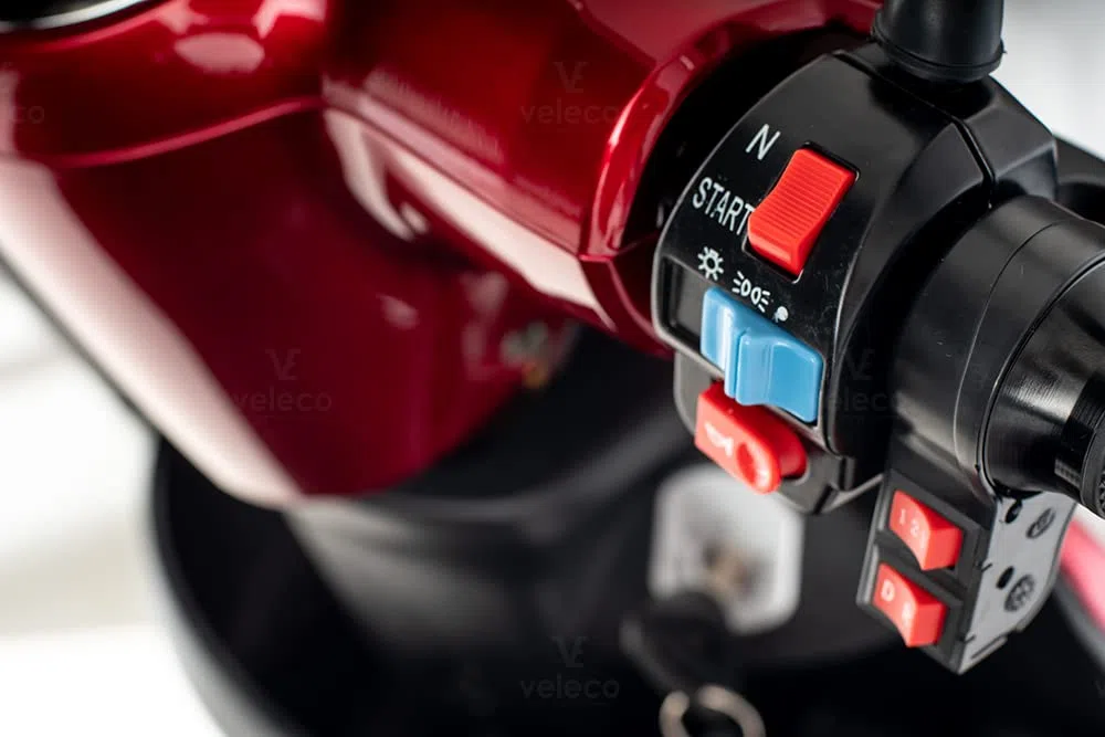 VELECO ZT15 - Scooter Disabili a 3 ruote - Completamente assemblato e pronto all'uso - Freno elettromagnetico automatico - Tachimetro a LED (ROSSO)