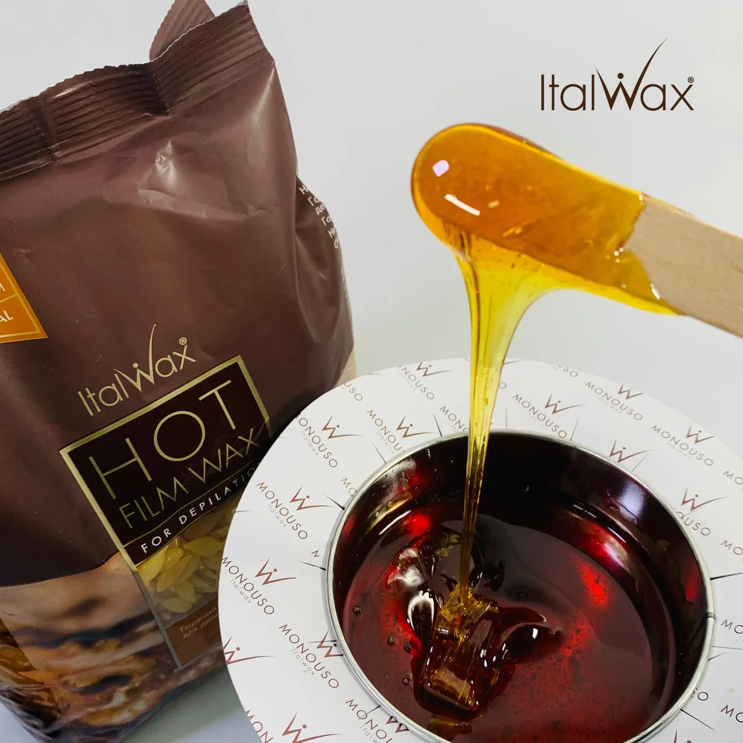 Italwax Cera a caldo naturale in granuli per depilazione professionale, 1 kg, Cera a caldo in granuli. Utilizzabile a bassa temperatura, molto morbida, Adatta per la zona bikini, gambe, braccia e viso