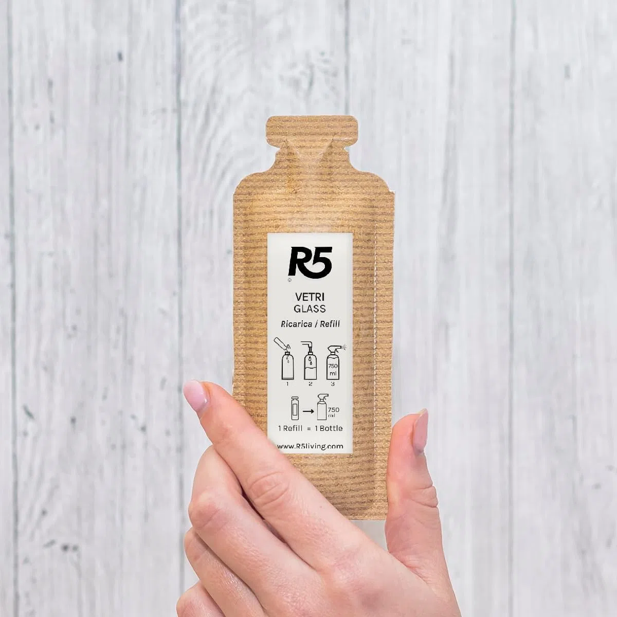 R5, Multipack 12 Refill Vetri, Detergente Vetri, Ideale per la Pulizia di Vetri, Cromature e Cristalli, Fragranza Acacia e Rosmarino, Made in Italy