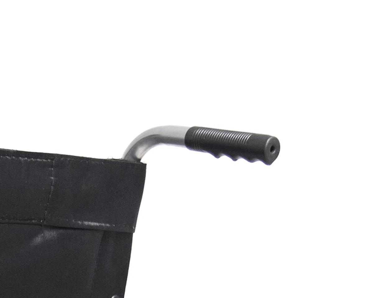 Sedia a Rotelle Pieghevole Leggera ad Autospinta, Carrozzina per Disabili ed Anziani con Braccioli e Poggiapiedi Estraibili, Cintura di Sicurezza, 85 x 69 x 91 cm Colore Nero e Argento